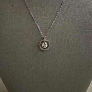 Swarovski floating crystal pendant necklace with surrounding crystal circle NWOT